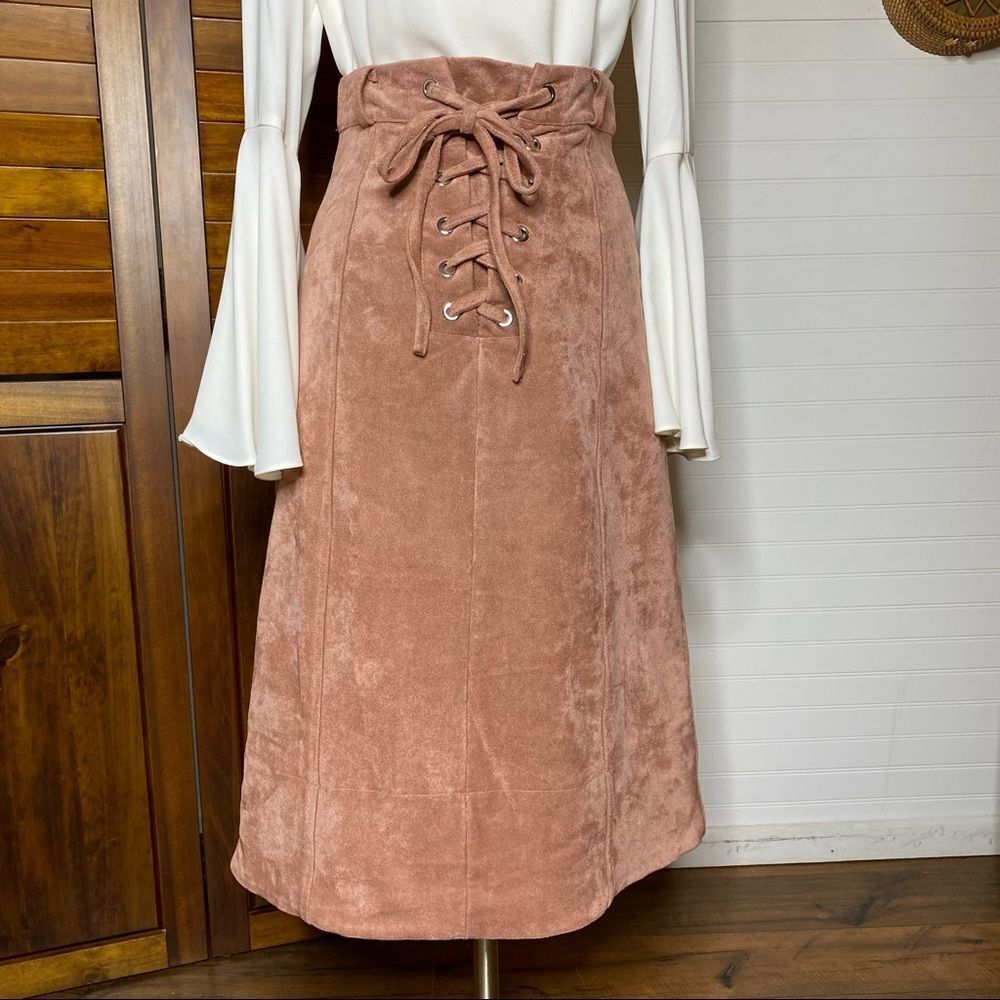 Gianni Bini Baked Pink Suede Lace Up Skirt NWT Size XSmall - Picture 2 of 9